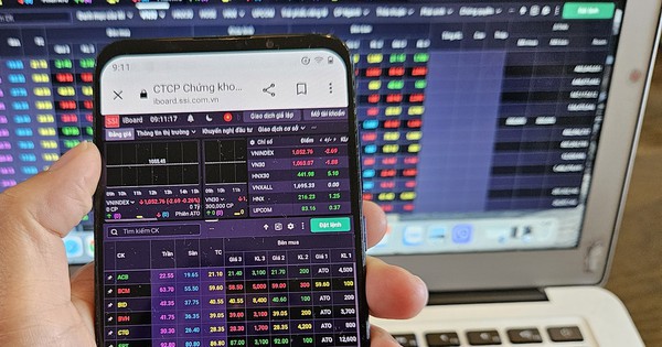 Liên tục ngược dự báo, nhà đầu tư chứng khoán làm gì để không "bị bỏ rơi"?