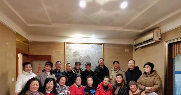 Người đàn ông mở tiệc mời bạn bè đến họp lớp sau 20 năm, hóa đơn 182 triệu đồng: khi về bị loại khỏi nhóm chat, mọi người không ai muốn gặp lại