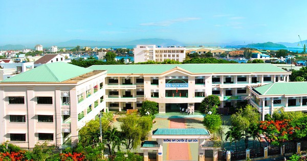 Ngôi trường ở Gia Lai lần đầu tiên có học sinh giành "cú đúp" huy chương Vàng - Bạc tại 2 cuộc thi Tin học quốc tế