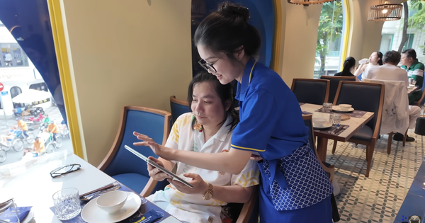 Khoa Pug đã quá giàu trước tuổi 30 nhưng chỉ 1 hành xử nhỏ với người phục vụ bàn liền lộ ra tất cả