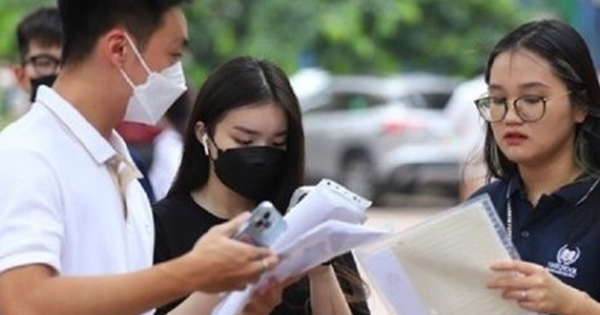 Điểm chuẩn ngành Kinh tế các trường đại học top đầu 3 năm qua tăng giảm ra sao?