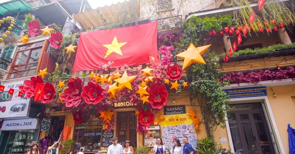 Thủ đô Hà Nội bừng sắc đỏ chào đón ngày lễ lớn của dân tộc