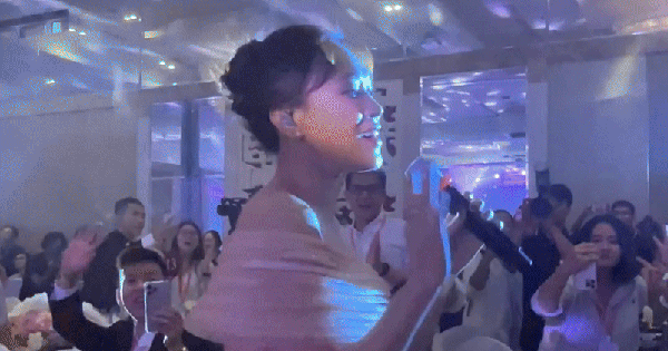 Visual bất chấp cam thường của Mỹ Tâm, sau bao năm hát live vẫn đỉnh đúng là trình hạng A!