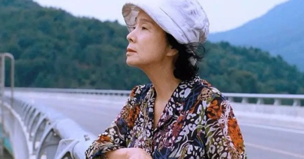 Chồng mất, tôi bán nhà đưa hết 1,8 tỷ đồng cho con trai rồi đến nhà ở con gái, đến tối nghe con rể nói 1 câu mà sững người, cả đời không thể quên