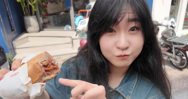 Khách Trung mê mẩn 1 loại bánh Việt Nam, nhận xét "đỉnh quá, mang 10 cái về Trung Quốc được không?"