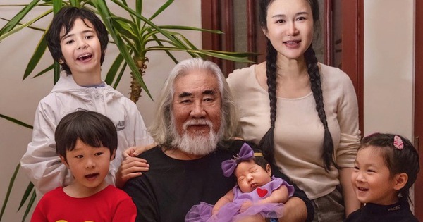 Đạo diễn 'Thiên long bát bộ' U80 bán hàng online, cưng chiều bà xã kém 31 tuổi