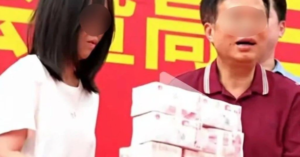 Tặng cả "núi tiền" cho học sinh đỗ đại học điểm cao, 1 trường quốc tế bị chỉ trích