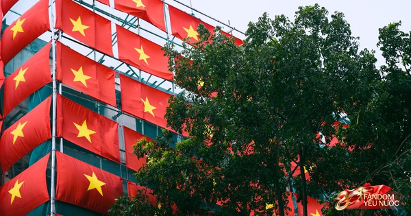 "Bức tường" cờ đỏ sao vàng đang hot nhất hiện tại: Ngay trung tâm Hà Nội, thu hút dân tình đến check-in