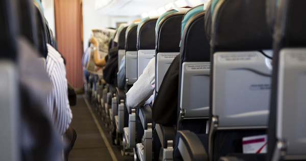 Một hành động "chết người" KHÔNG BAO GIỜ nên làm trên máy bay