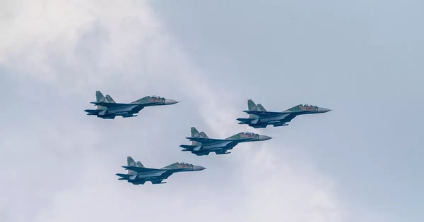 Biên đội tiêm kích sẵn sàng bay trên bầu trời Quảng trường Ba Đình