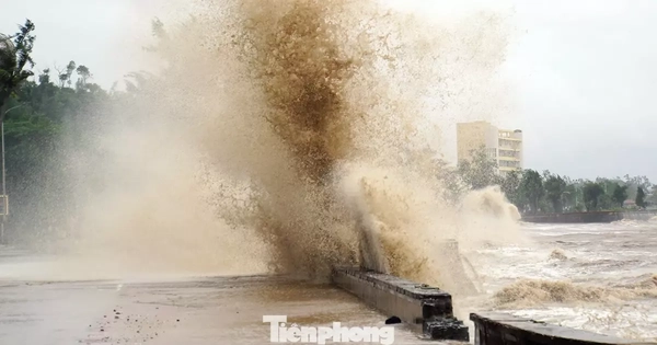 Sóng biển Đồ Sơn cao 3-4m do ảnh hưởng bão số 5