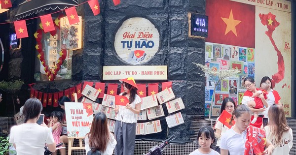 Quán cà phê Hà Nội bán chỗ ngồi từ 250 -1 triệu đồng xem diễu binh, ngày 2/9 đã hết chỗ