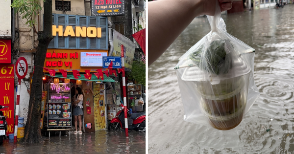 Loạt hàng quán ngập nước vẫn mở cửa, trở thành chỗ trú cho khách giữa thời tiết mưa lớn ở Hà Nội