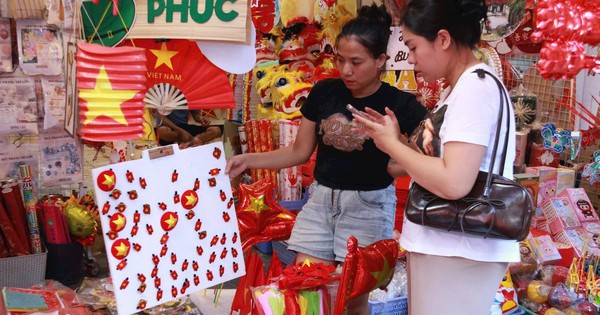 Không phải áo phông yêu nước, món phụ kiện này đang "cháy hàng" trên sàn TMĐT với doanh thu hơn 1,8 tỷ đồng dịp 2/9
