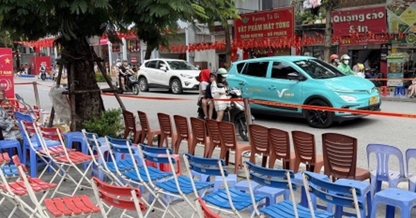 Công an Hà Nội dẹp bỏ tình trạng bán ghế giữ chỗ xem diễu binh, diễu hành A80