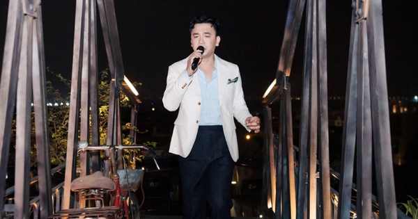 Cuộc sống của nam ca sĩ U40 chưa lấy vợ, bị cô giáo nói thẳng "xấu trai lắm, trẻ mà ít tóc"