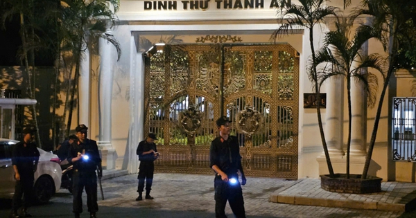 Ảnh khám xét dinh thự và nơi làm việc của "bầu Đoan"