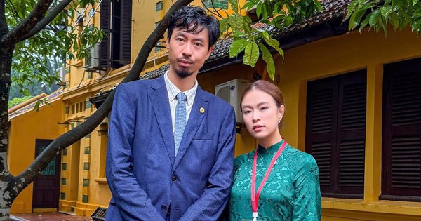 Không để ý camera, Hoàng Thuỳ Linh và Đen Vâu có 1 hành động thể hiện rõ tình cảm!