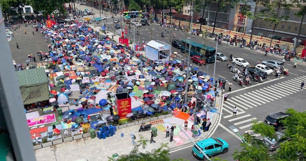 Hà Nội trước ngày tổng duyệt A80: Người dân "đội nắng" giữ chỗ đẹp chờ xem diễu binh