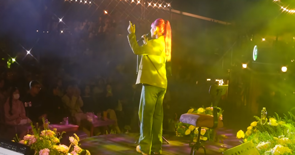 Hé lộ cát-xê hội chợ của "bạch nguyệt quang" lớn lên từ gánh củi khô, giờ giàu đến mức không thèm đi hát