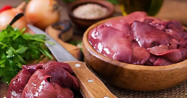 Gan lợn mua về đừng rửa ngay với nước, làm cách này sẽ khử mùi hôi, sạch độc tố