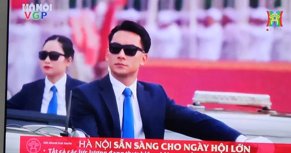 Nhân vật mặc vest, đeo kính đen xuất hiện trên TV được "chụp màn hình" nhiều nhất hôm nay