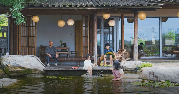 Thế chấp nhà ở thành phố, vợ chồng mang 47 tỷ đồng về quê xây biệt thự 2.000m2: Gia đình 5 người sống không thiết bị công nghệ vẫn khiến nhiều người ghen tị