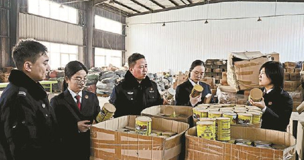 Đột kích một công ty, công an triệt phá đường dây sản xuất và buôn bán sữa bột giả, lừa đảo hơn 60.000 người cao tuổi quy mô 23 tỷ đồng