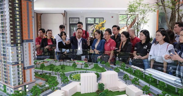 Sẵn sàng “rút hầu bao” với căn hộ, người mua đang toan tính gì giữa bối cảnh giá chung cư neo cao