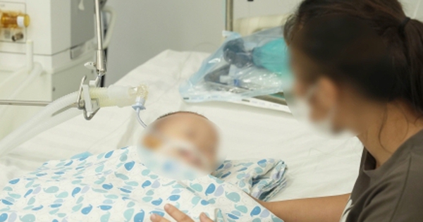 Uống nhầm tinh dầu đuổi muỗi, bé 15 tháng tuổi phải thở máy