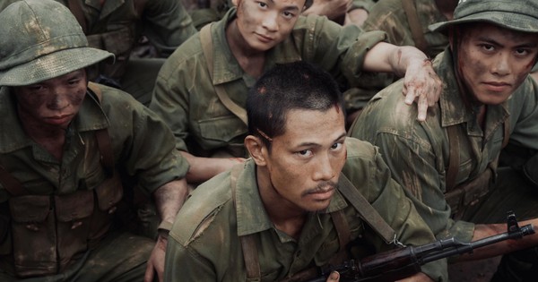 Sao nam phim Mưa Đỏ hết "huỷ dung" đến siết cân gây choáng: Visual lạ lẫm nhưng body 6 múi căng đét