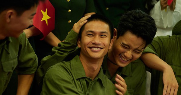 Sao nghĩ ra câu hát “hết kháng chiến con còn chưa về, mẹ ơi vui lên, mẹ có đứa con anh hùng” hay thế nhỉ?