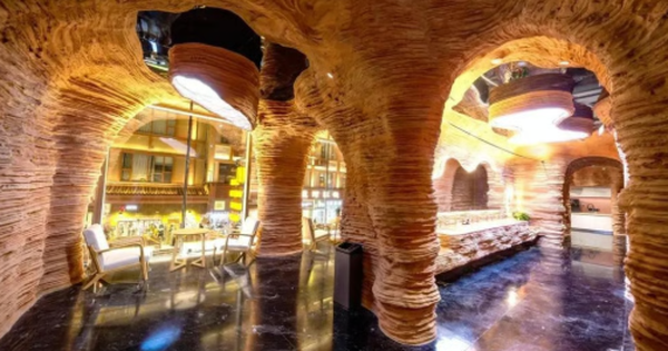 ”Dở khóc dở cười”: Địa điểm du lịch hút khách giống hang động nhưng thực chất là nhà vệ sinh công cộng