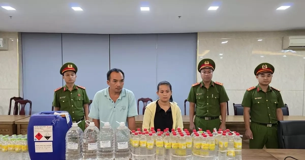 Dùng axit công nghiệp trộn với nước giếng khoan để sản xuất hàng ngàn lít giấm mỗi ngày