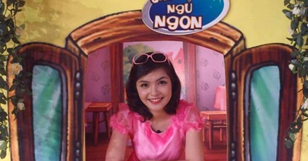 Chị Kính Hồng từng ru ngủ tuổi thơ hóa ra là chị gái ca sĩ nổi tiếng Vbiz, sở hữu học vấn và quan điểm dạy con cực "đỉnh"