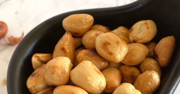 Sáng dậy, nhân lúc bụng đói ăn vài hạt "rẻ bèo" này ngang đồ đại bổ cho sức khoẻ, sắc đẹp: Bếp Việt thường có sẵn