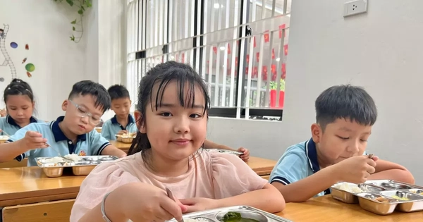 Dạy học 2 buổi/ngày: Phụ huynh ‘khổ vì đón con’, trường loay hoay tìm giải pháp