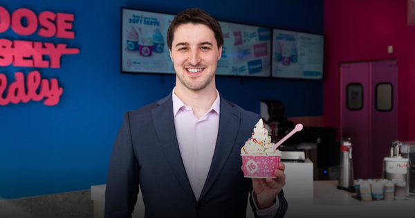 U30 từ bỏ ngành tài chính để mở “đế chế” sữa chua đông lạnh trị giá hàng chục triệu USD