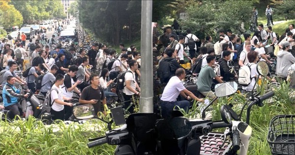 Ở đây tắc đường nhưng ai cũng muốn lao vào