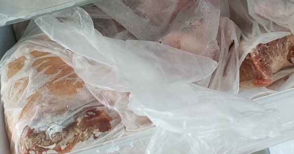 Thịt nên để trong ngăn đông tủ lạnh bao lâu? Lấy ra rã đông rồi lại cất vào nhiều lần có nên tiếp tục ăn?