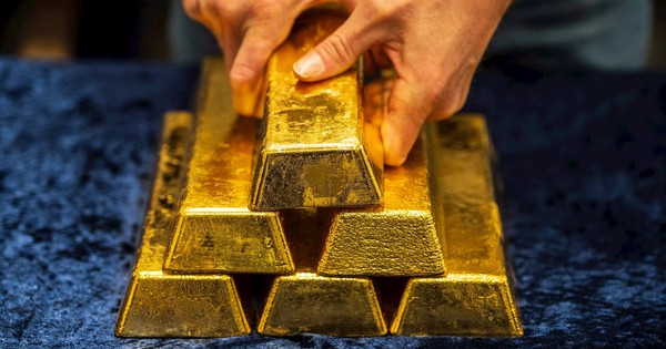 Vàng nóng ‘bỏng tay’ nhưng nắm giữ bao nhiêu lúc này là hợp lý - Chuyên gia có câu trả lời