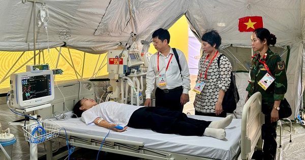 Hơn 1.300 trường hợp gặp sự cố về sức khỏe được hỗ trợ y tế kịp thời trong A80