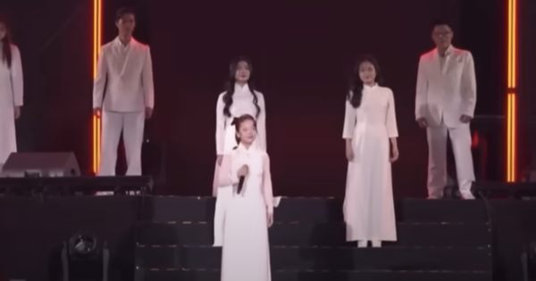 Nữ ca sĩ hát mở màn concert Quốc gia đặc biệt: Là Em Xinh duy nhất mang quân hàm Thượng úy, cực đắt show dịp Đại lễ 2/9