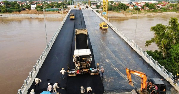Thủ tướng khen 'kỳ tích' hồi sinh thần tốc cầu Phong Châu của DN Quốc phòng: Tiết kiệm 300 tỷ, xong trong 10 tháng, 5 ngày nữa khánh thành