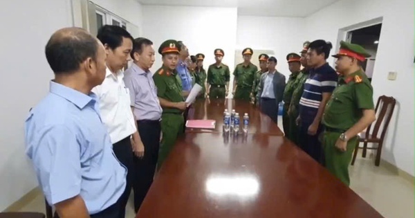 CLIP: Bắt 2 Trưởng khoa Bệnh viện Đa khoa Vùng Tây Nguyên về vụ tán sỏi