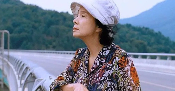 Chu cấp cho mẹ 11 triệu đồng/tháng, đến khi xem sổ tiết kiệm của mẹ, tôi òa khóc, nhận ra mình đã làm việc “vô nghĩa” trong nhiều năm