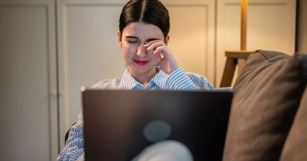 Ngủ dậy mà thấy gỉ mắt màu này, tốt nhất là nên đi khám