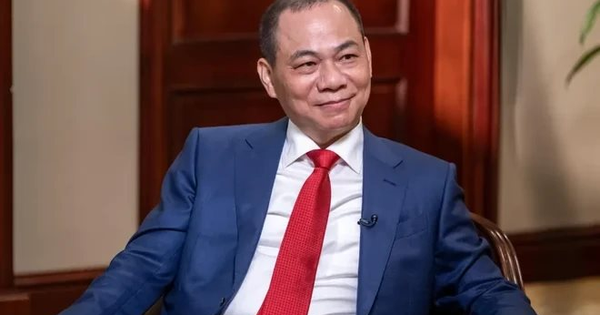 Tỷ phú Phạm Nhật Vượng "bắt tay" đại gia trang sức PNJ, tung loạt ưu đãi cho nhân viên mua xe VinFast, lắp trạm sạc tại các cửa hàng