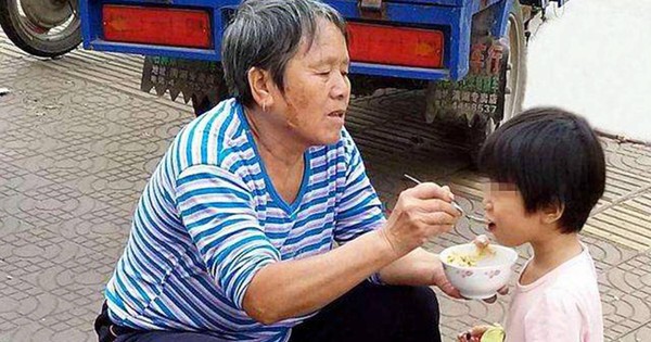 Đừng nhầm lẫn! Nếu thực sự thương cháu, ông bà thường có 3 đặc điểm này, nhà bạn có không?