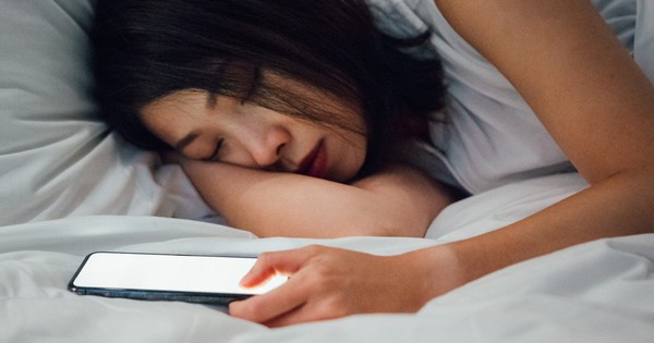 Điện thoại tự tắt rồi khởi động lại vào ban đêm: Coi chừng mất sạch tiền trong tài khoản, đây là những việc cần làm ngay!